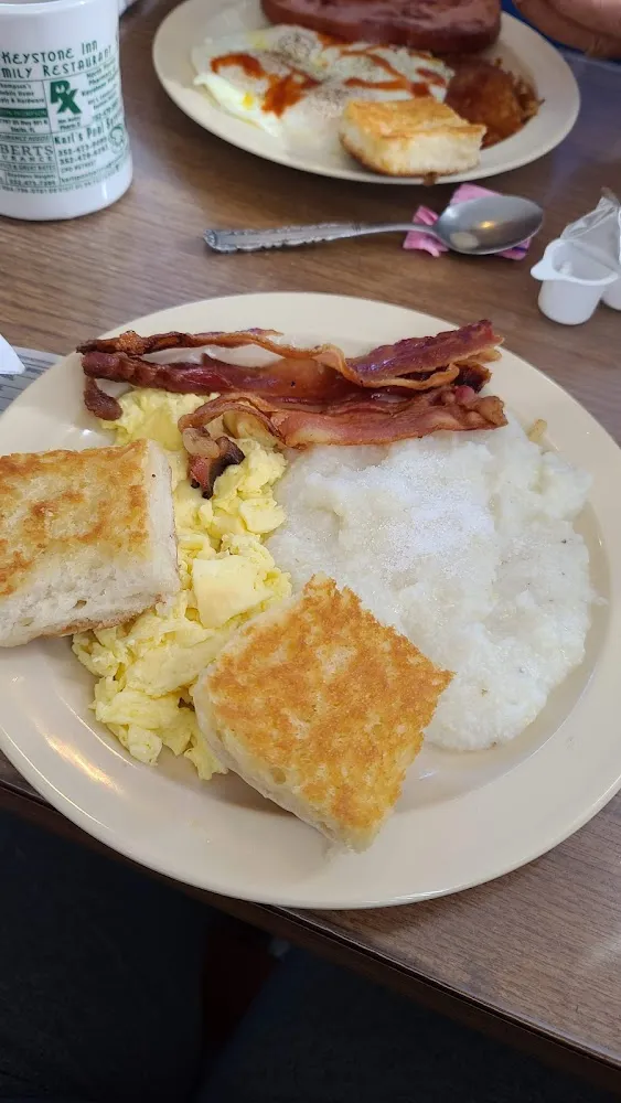 Scrambled Eggs Grits Bacon